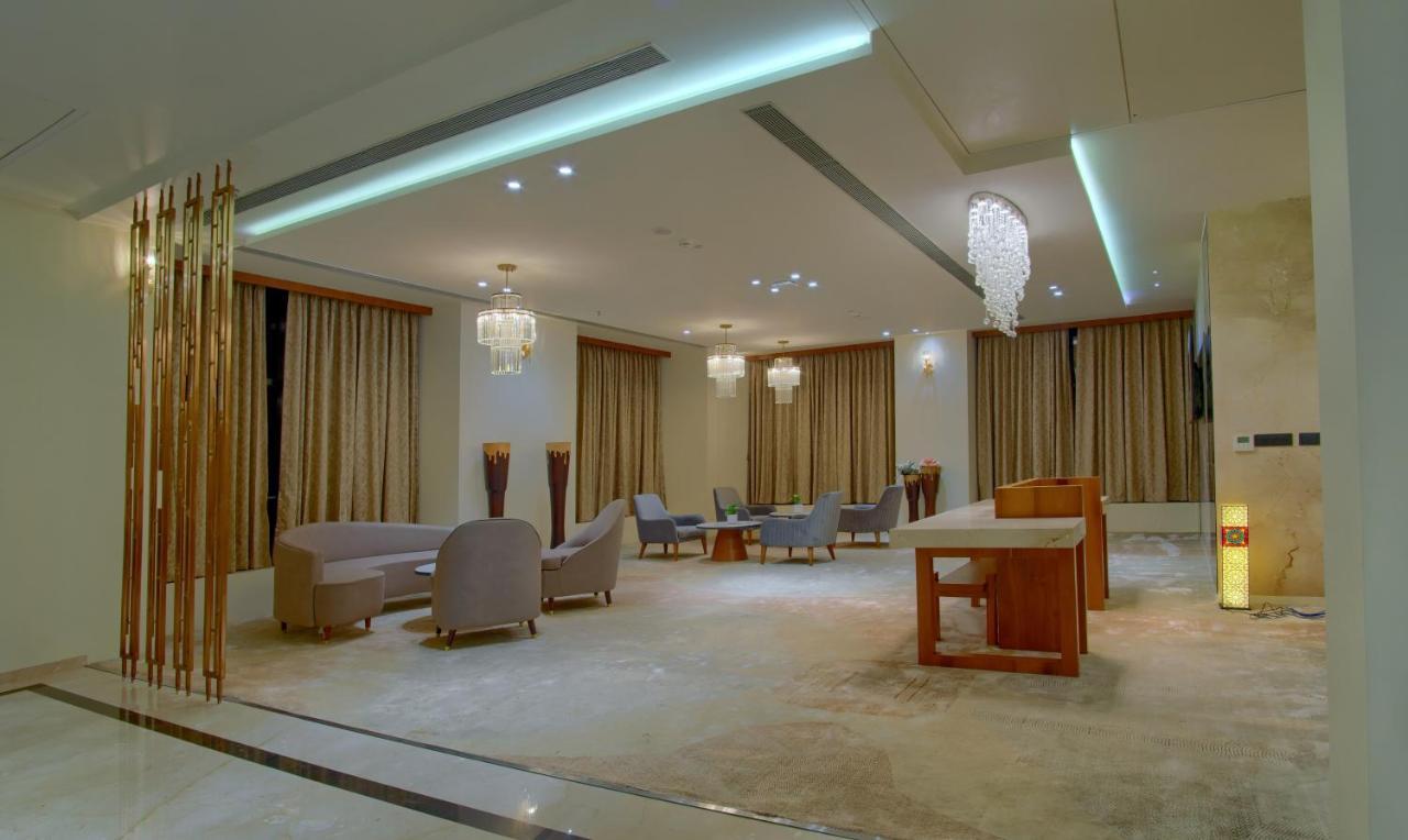 Hotel Sayaji Morbi Esterno foto