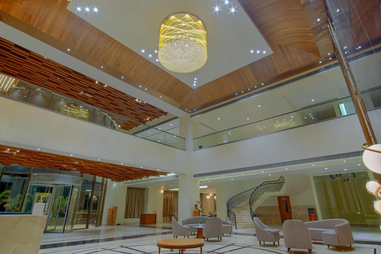 Hotel Sayaji Morbi Esterno foto