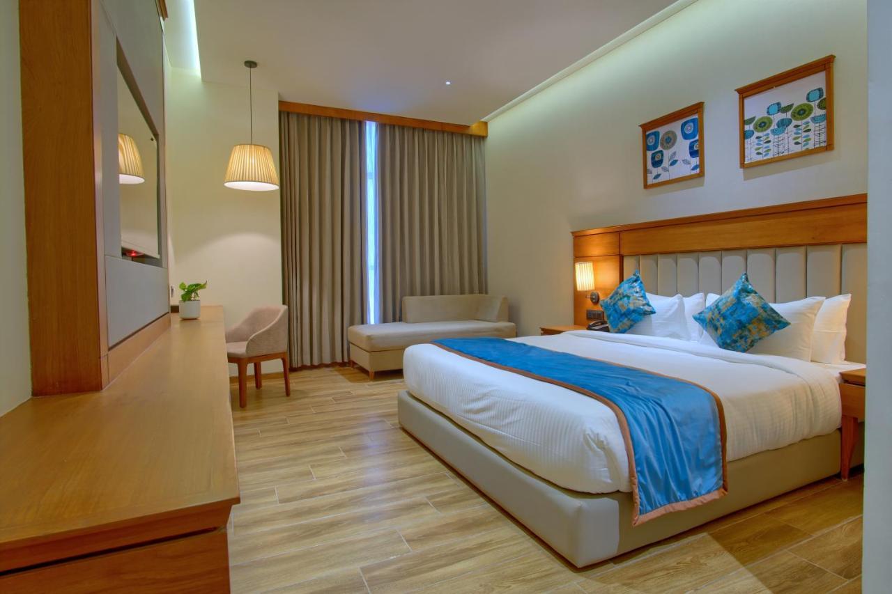 Hotel Sayaji Morbi Esterno foto