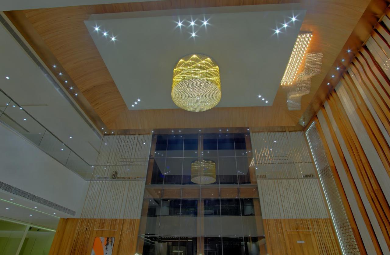 Hotel Sayaji Morbi Esterno foto