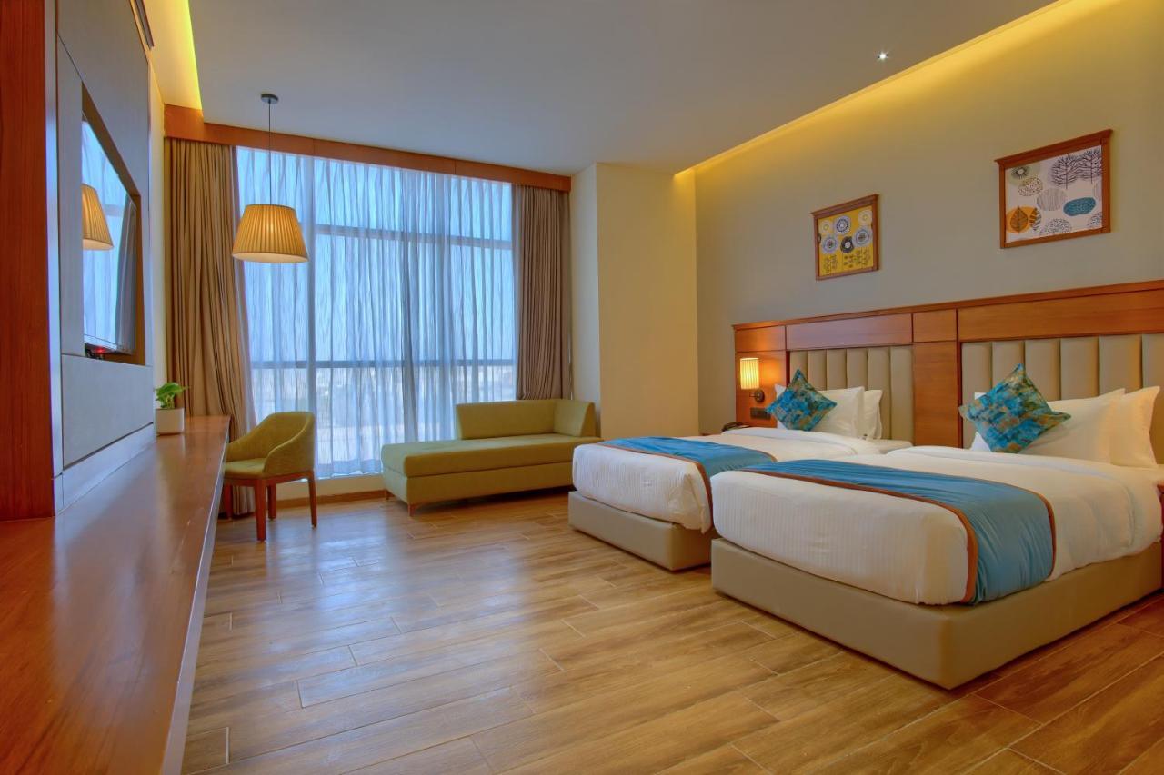 Hotel Sayaji Morbi Esterno foto