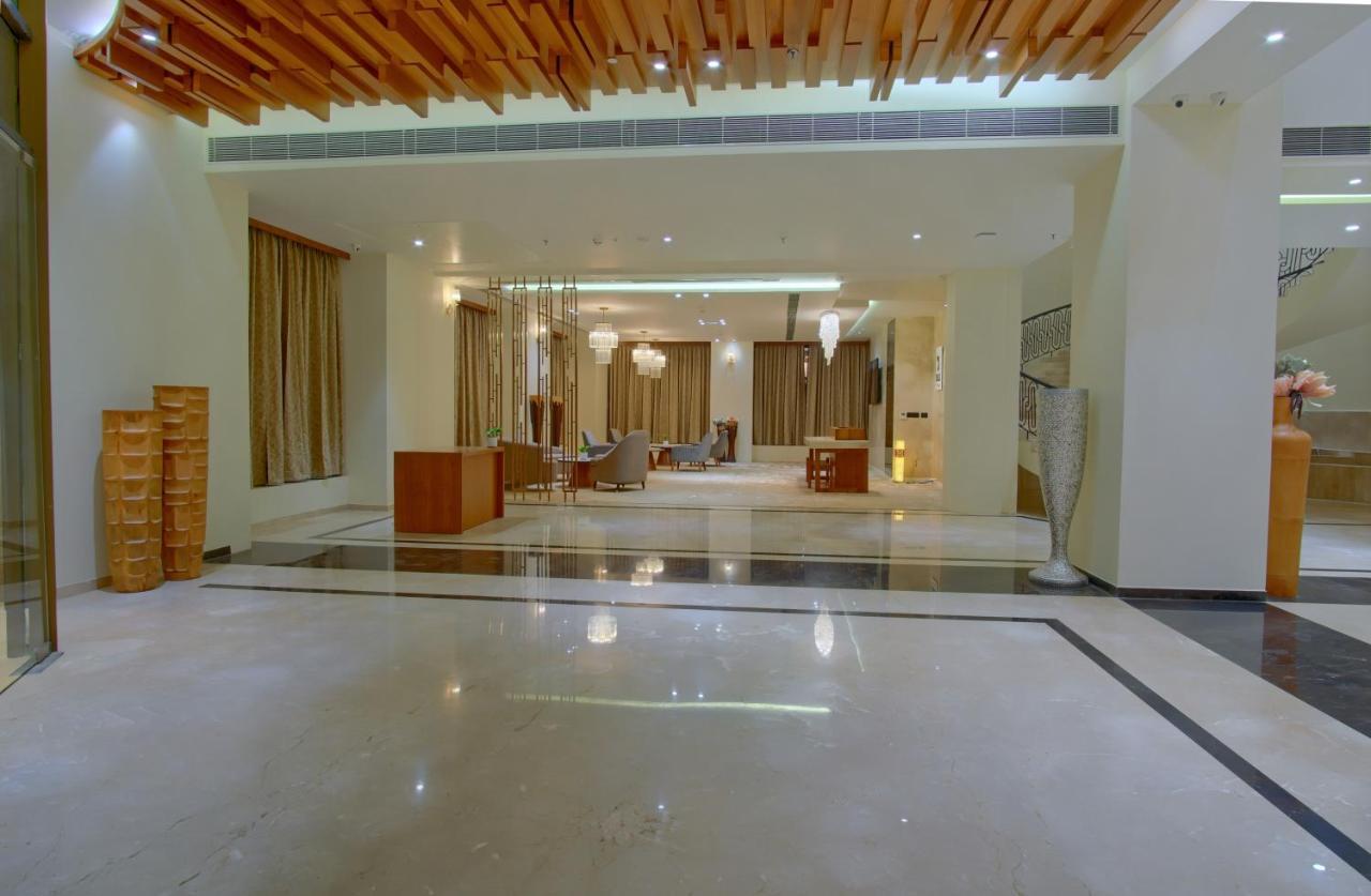 Hotel Sayaji Morbi Esterno foto