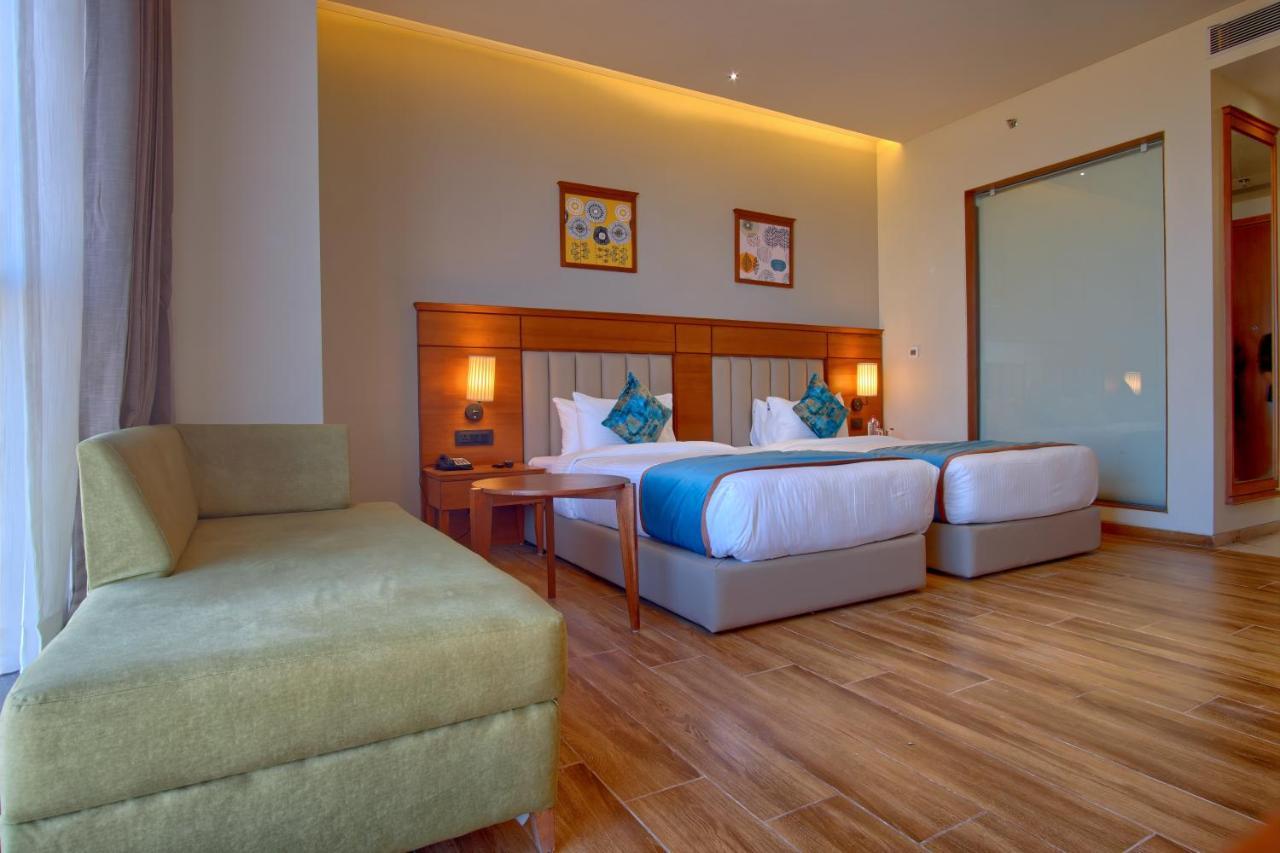 Hotel Sayaji Morbi Esterno foto