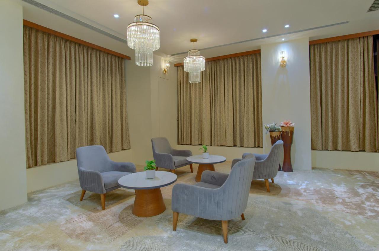 Hotel Sayaji Morbi Esterno foto