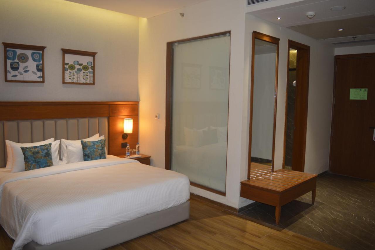 Hotel Sayaji Morbi Esterno foto