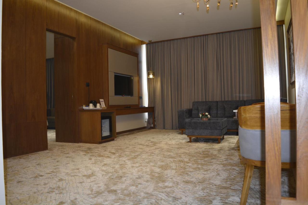 Hotel Sayaji Morbi Esterno foto