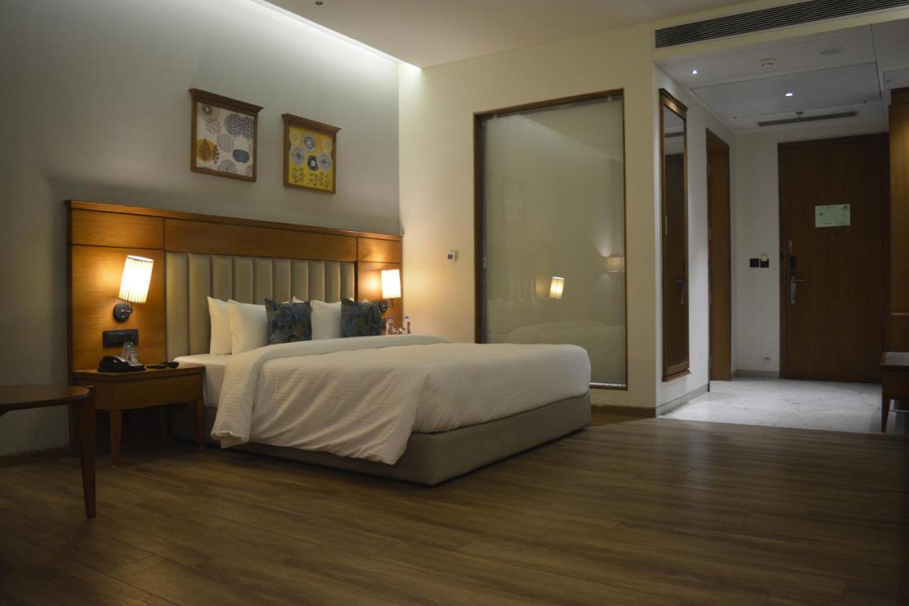 Hotel Sayaji Morbi Esterno foto